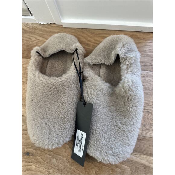 Jenni Kayne Moroccan Suede Slippers Size Large Color Smoke NWT NEW Furry Fluffy - Picture 2 of 4